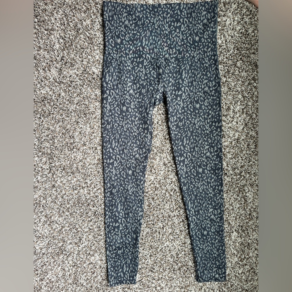 NWOT - Spanx Look At Me Now Seamless
Leggings 2XL - Picture 2 of 3